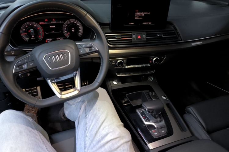 Used Audi Q5L 2023 40T Luxury Dynamic Model Center Console