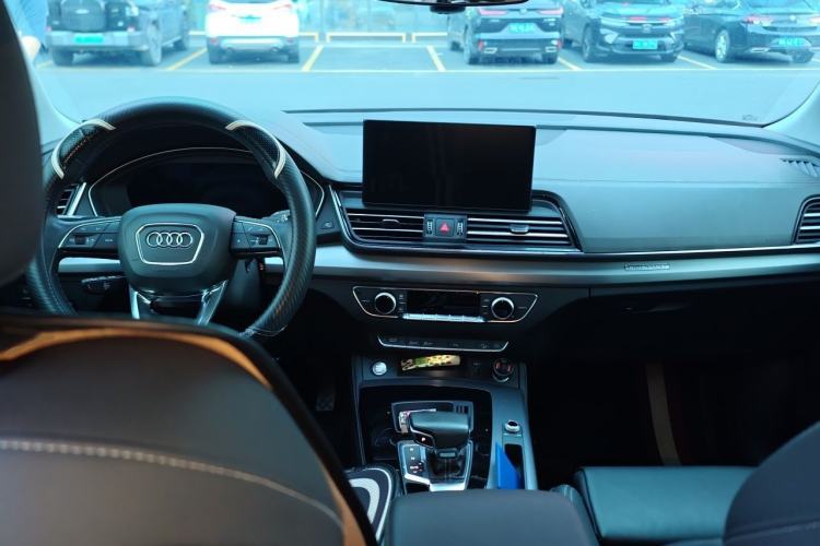 Used Audi Q5L 2023 40T Fashionable and Elegant Version Center Console