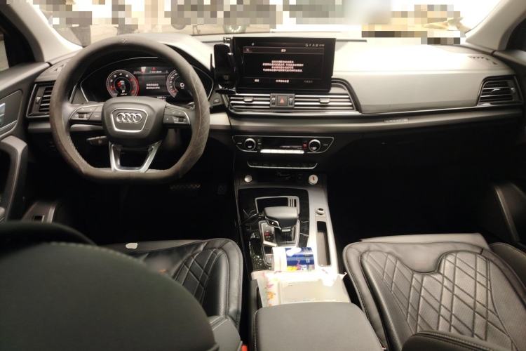 Used Audi Q5L 2023 40T Fashionable and Dynamic Edition Center Console