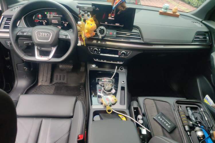 Used Audi Q5L 2023 40T Luxury Dynamic Model Center Console