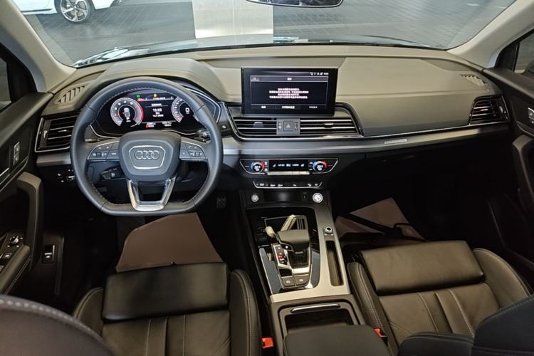 Used Audi Q5L 2023 40T Fashionable and Dynamic Edition Center Console