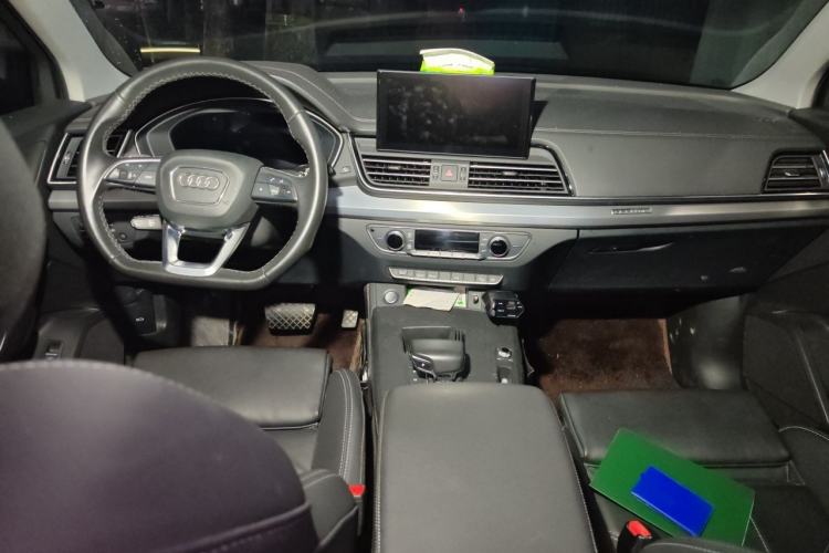 Used Audi Q5L 2023 40T Fashionable and Dynamic Edition Center Console