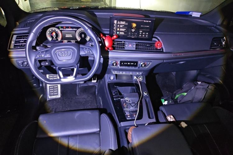 Used Audi Q5L 2023 40T Luxury Dynamic Model Center Console