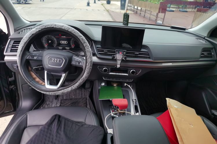 Used Audi Q5L 2023 40T Fashionable and Elegant Version Center Console