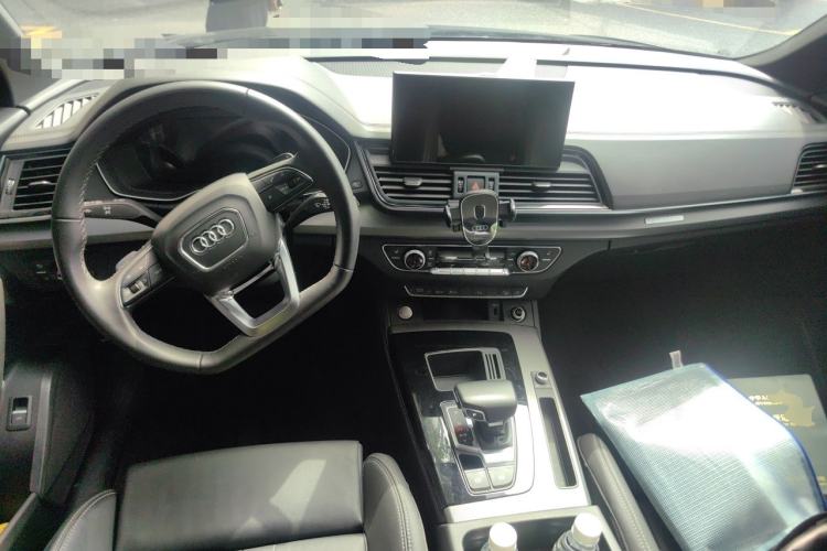 Used Audi Q5L 2023 40T Luxury Dynamic Model Center Console