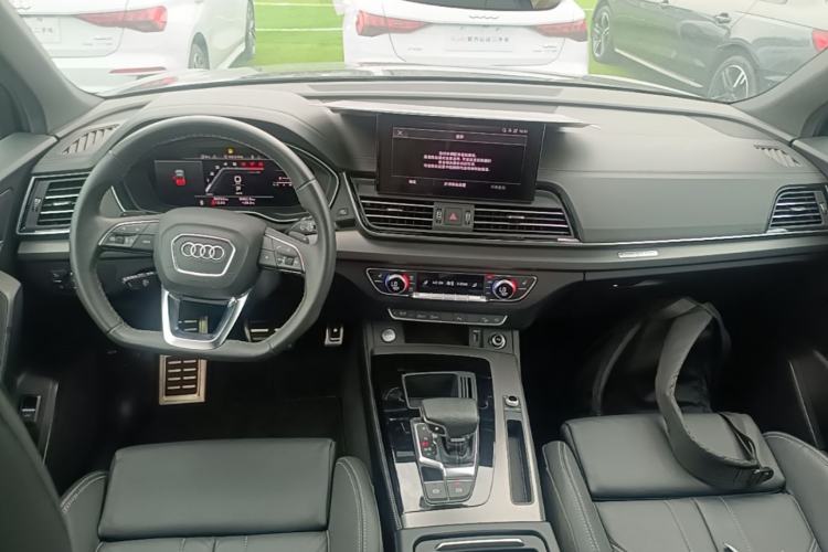 Used Audi Q5L 2023 40T Fashionable and Elegant Version Center Console