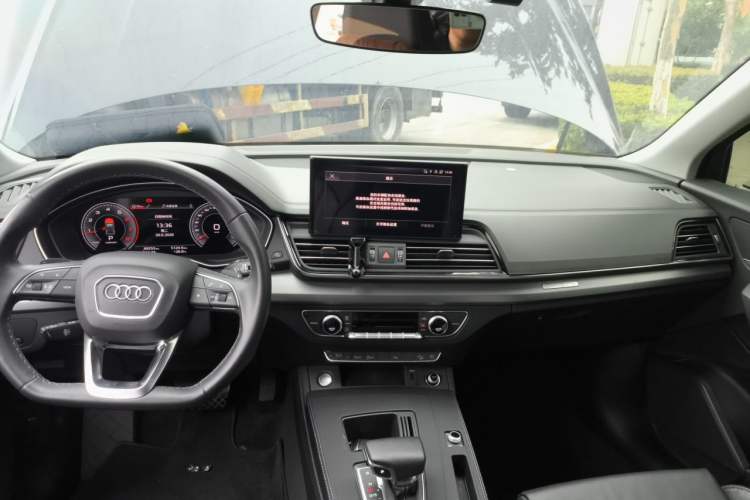 Used Audi Q5L 2023 40T Fashionable and Dynamic Edition Center Console