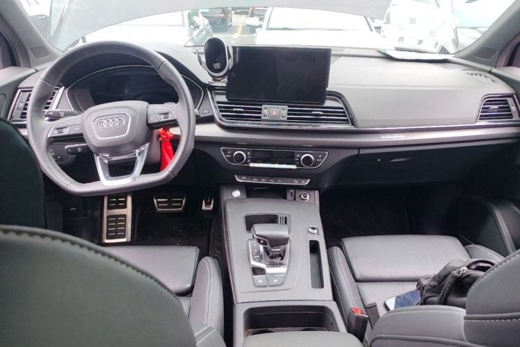 Used Audi Q5L 2023 40T Snow Sports Edition Center Console