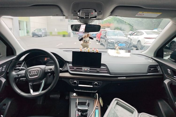 Used Audi Q5L 2023 40T Fashionable and Elegant Version Center Console