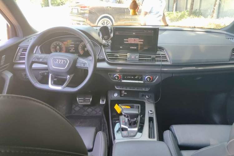 Used Audi Q5L 2023 40T Luxury Dynamic Model Center Console