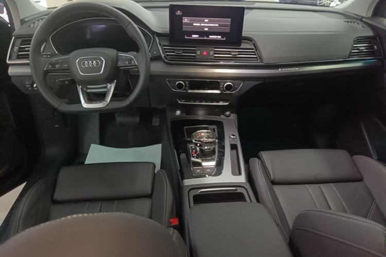 Used Audi Q5L 2023 40T Fashionable and Dynamic Edition Center Console