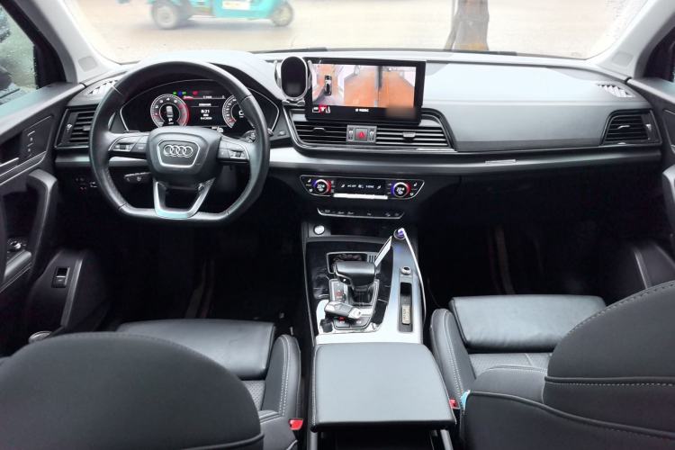 Used Audi Q5L 2023 40T Fashionable and Dynamic Edition Center Console