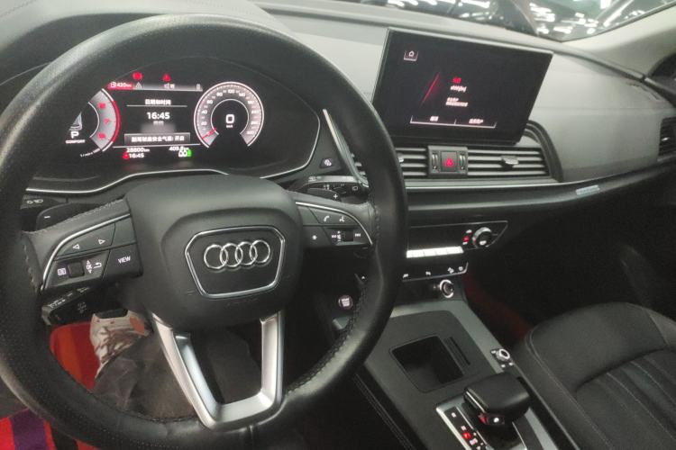 Used Audi Q5L 2023 40T Fashionable and Elegant Version Center Console