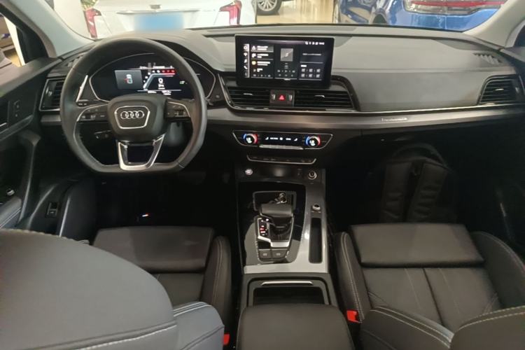 Used Audi Q5L 2023 40T Fashionable and Dynamic Edition Center Console