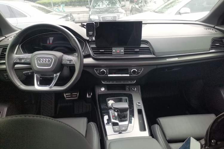 Used Audi Q5L 2023 40T Luxury Dynamic Model Center Console