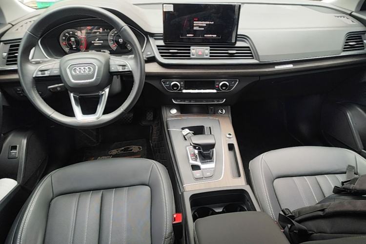 Used Audi Q5L 2023 40T Luxury Elegant Model Center Console