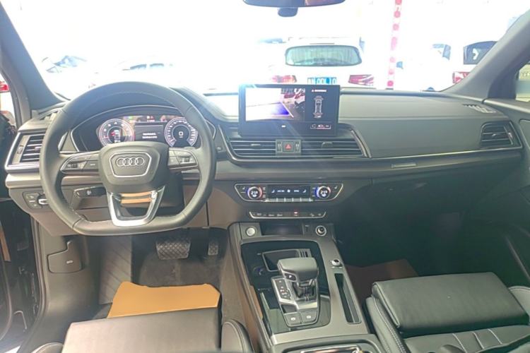Used Audi Q5L 2023 40T Luxury Dynamic Model Center Console