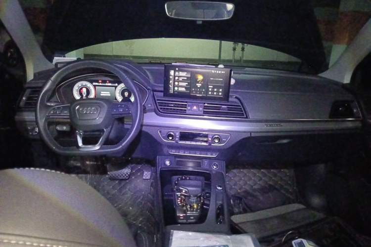Used Audi Q5L 2023 40T Fashionable and Dynamic Edition Center Console