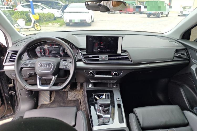 Used Audi Q5L 2023 40T Fashionable and Dynamic Edition Center Console