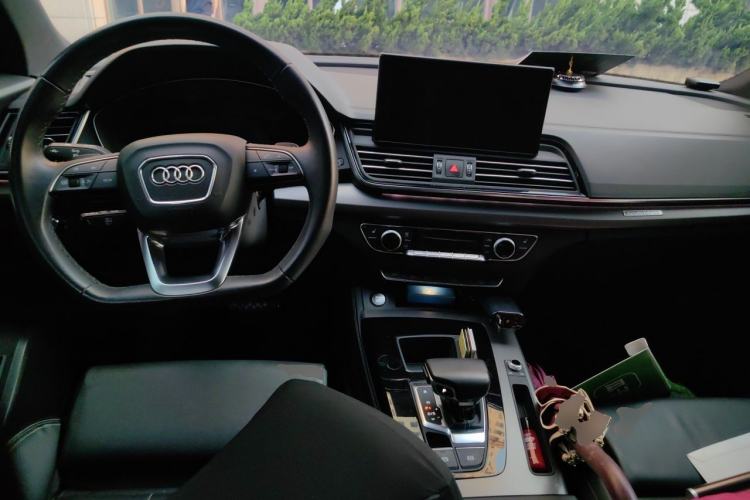 Used Audi Q5L 2023 40T Luxury Dynamic Model Center Console