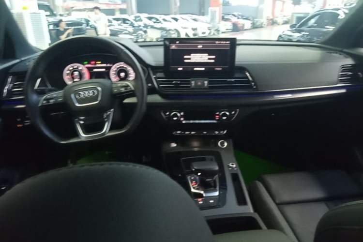 Used Audi Q5L 2023 40T Luxury Dynamic Model Center Console