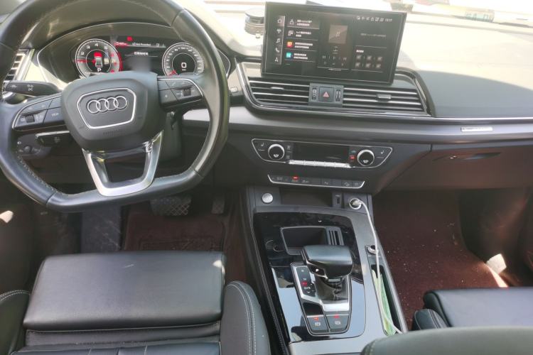 Used Audi Q5L 2023 40T Luxury Dynamic Model Center Console