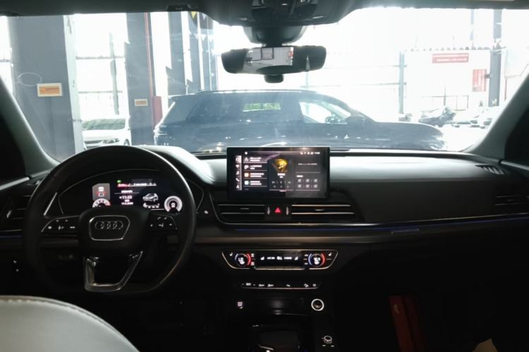 Used Audi Q5L 2023 40T Luxury Dynamic Model Center Console