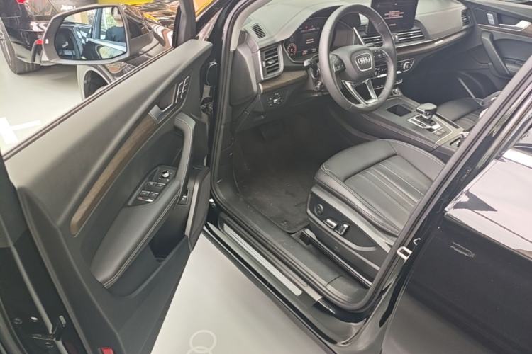 Used Audi Q5L 2023 40T Luxury Elegant Model Driver Seat