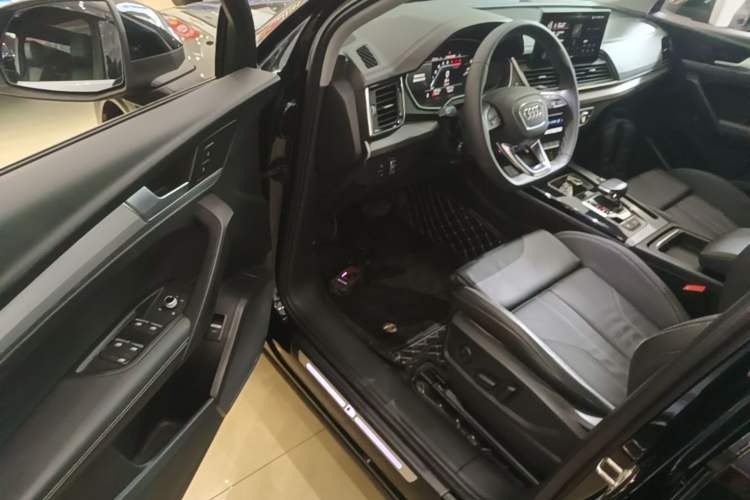 Used Audi Q5L 2023 40T Fashionable and Dynamic Edition Driver Seat