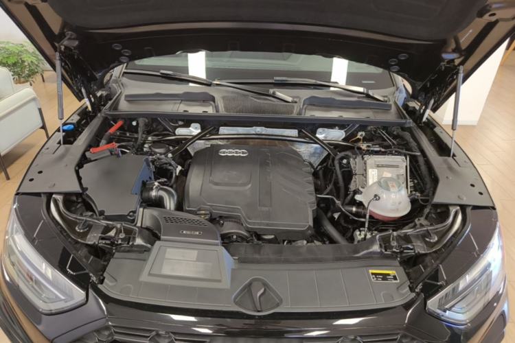 Used Audi Q5L 2023 40T Luxury Dynamic Model Engine Bay
