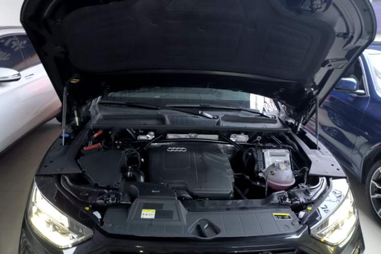 Used Audi Q5L 2023 40T Luxury Dynamic Model Engine Bay
