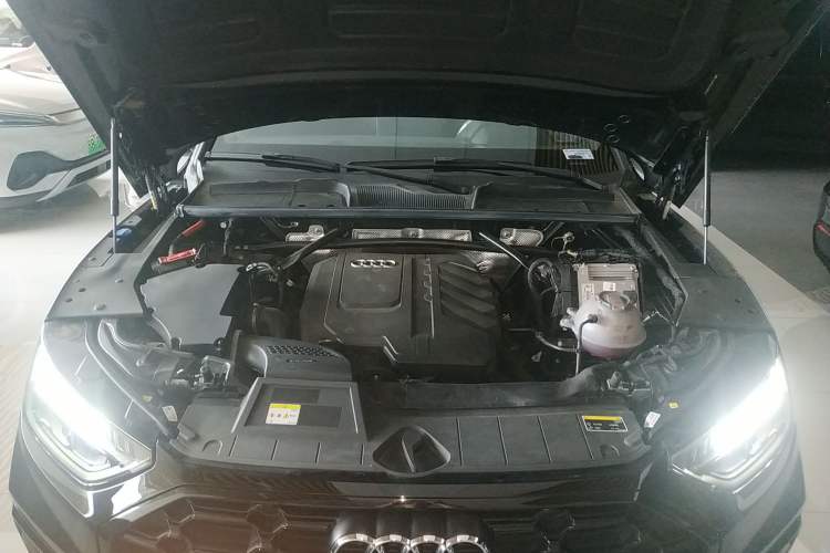 Used Audi Q5L 2023 40T Luxury Dynamic Model Engine Bay