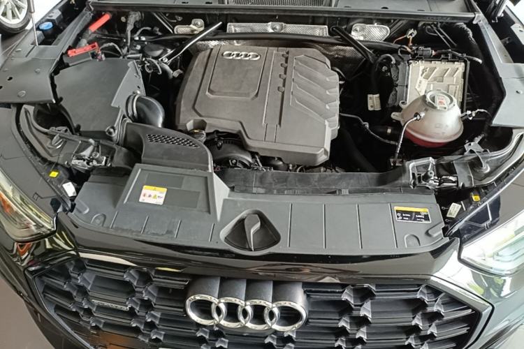 Used Audi Q5L 2023 45T Luxury Dynamic Model Engine Bay