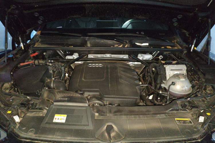 Used Audi Q5L 2023 40T Luxury Dynamic Model Engine Bay