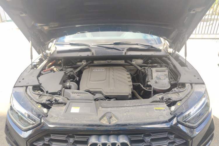 Used Audi Q5L 2023 40T Luxury Dynamic Model Engine Bay