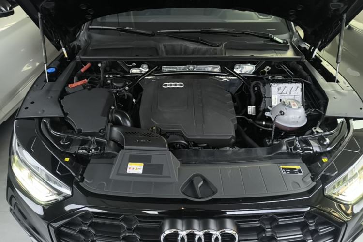 Used Audi Q5L 2023 45T Luxury Dynamic Model Engine Bay