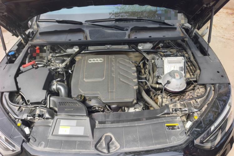 Used Audi Q5L 2023 40T Luxury Dynamic Model Engine Bay