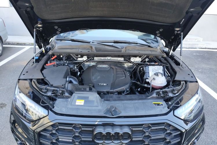 Used Audi Q5L 2023 45T Luxury Dynamic Model Engine Bay