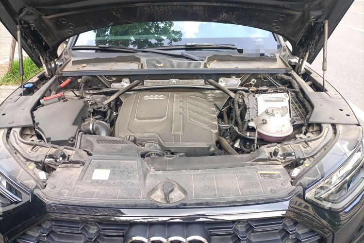 Used Audi Q5L 2023 40T Luxury Dynamic Model Engine Bay