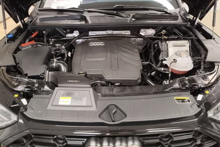 Used Audi Q5L 2023 40T Luxury Dynamic Model Engine Bay