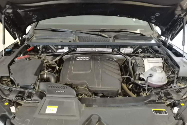 Used Audi Q5L 2023 40T Luxury Dynamic Model Engine Bay
