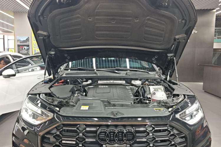 Used Audi Q5L 2023 40T Luxury Dynamic Model Engine Bay