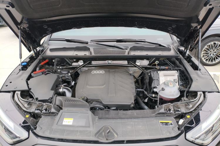 Used Audi Q5L 2023 40T Luxury Dynamic Model Engine Bay