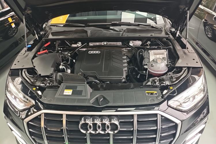 Used Audi Q5L 2023 40T Luxury Elegant Model Engine Bay