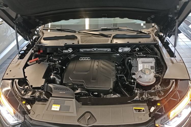 Used Audi Q5L 2023 40T Fashionable and Dynamic Edition Engine Bay
