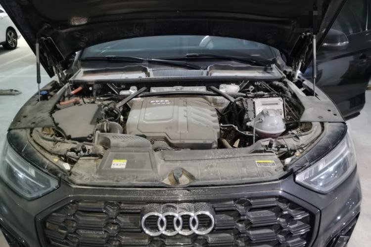 Used Audi Q5L 2023 40T Luxury Dynamic Model Engine Bay