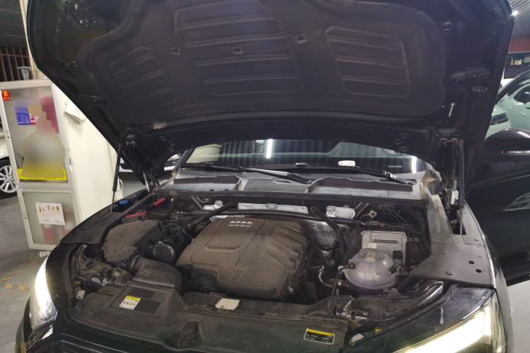 Used Audi Q5L 2023 40T Luxury Dynamic Model Engine Bay