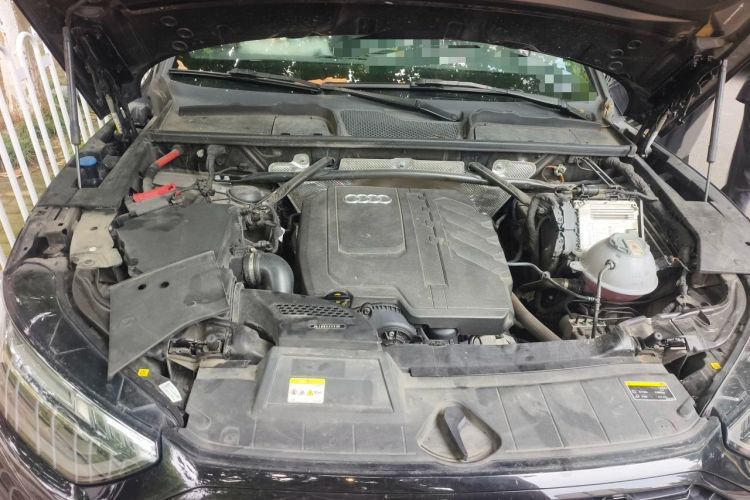 Used Audi Q5L 2023 40T Luxury Dynamic Model Engine Bay
