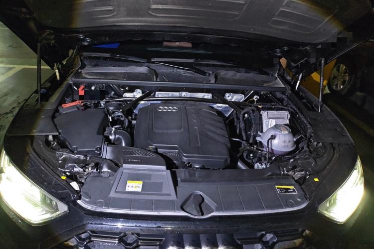 Used Audi Q5L 2023 40T Luxury Dynamic Model Engine Bay