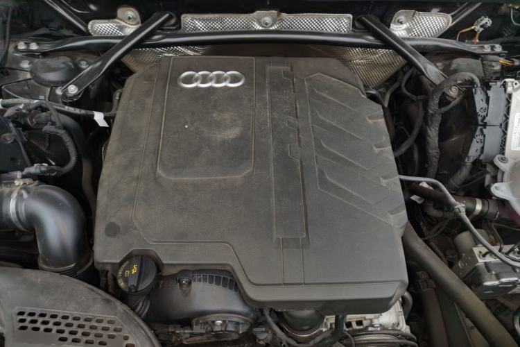 Used Audi Q5L 2023 40T Fashionable and Elegant Version Engine Bay